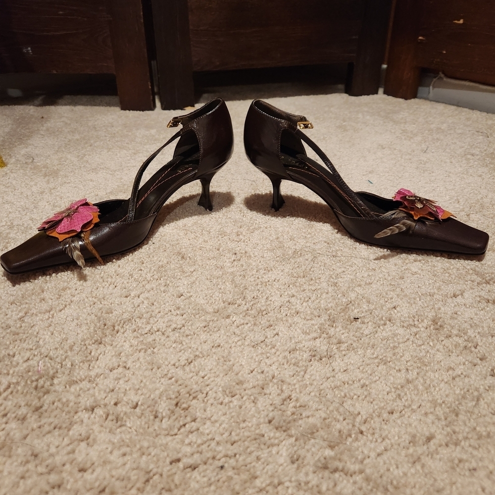 kate spade Brown Leather Heels with Pink Floral Accent - Picture 2 of 6